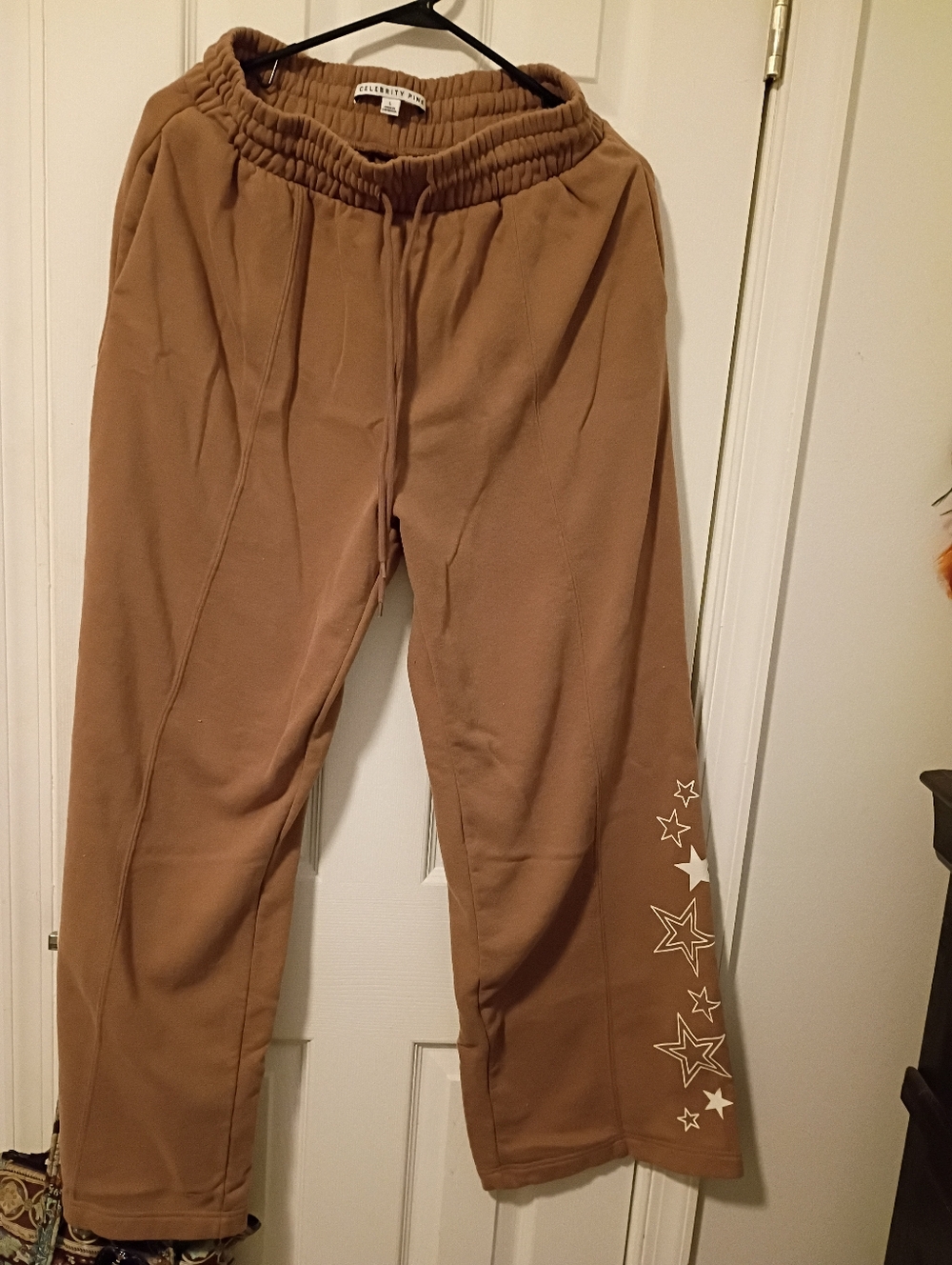 Celebrity Pink Relaxed Fleece-Lined Sweatpants in Camel Tan